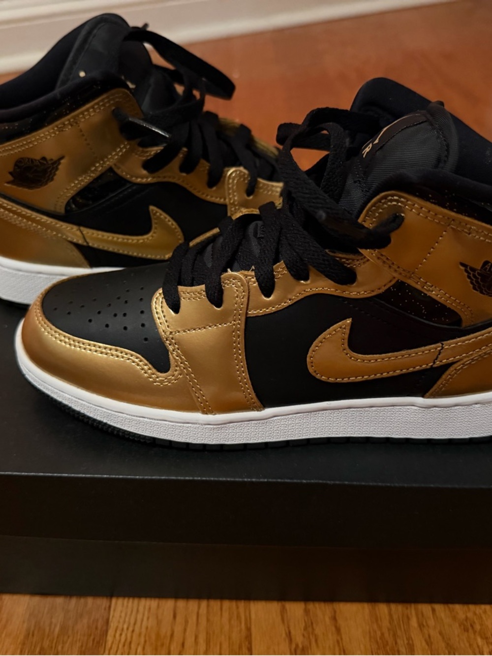 Jordan Kids High-Top Sneakers in Black and Metallic Gold